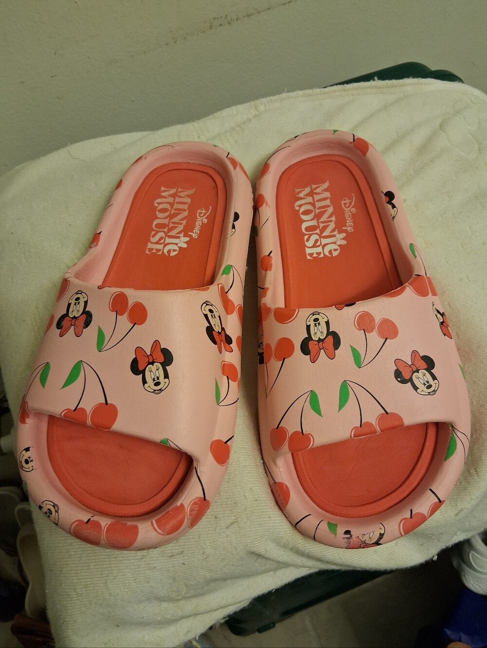Womens Pink Minnie Mouse Slide Sandals, liķe CROCS, size 8